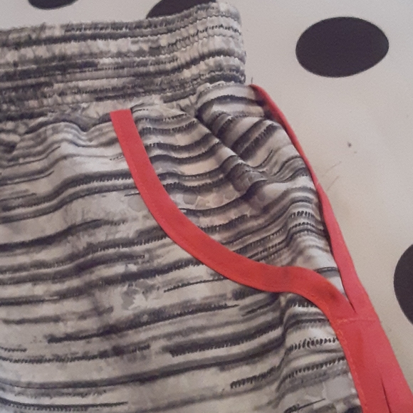 Shorts - Picture 2 of 3